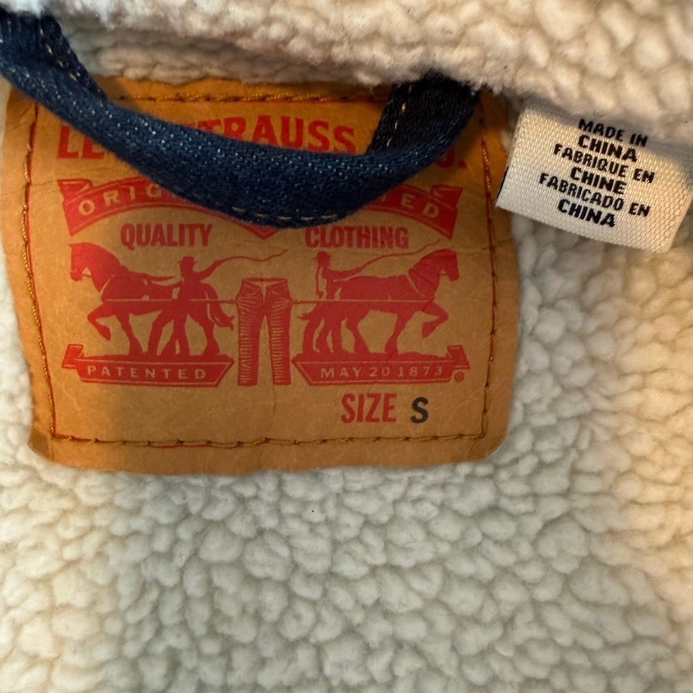 Levi's Women's Original Sherpa Trucker Jacket, Size S, Great Condition!! - Picture 5 of 11